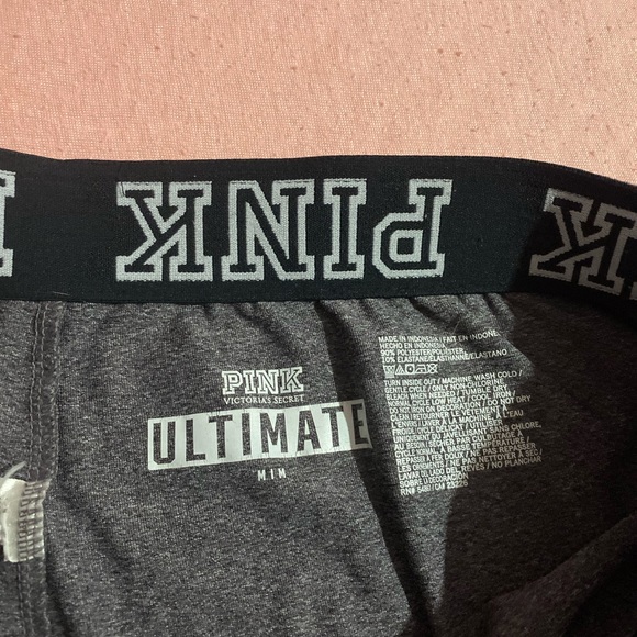 Pink vs - Picture 2 of 2